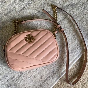 Tory Burch KIRA CHEVRON SMALL CAMERA BAG